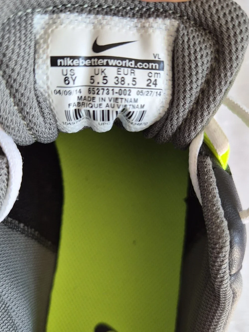 The VT Nike Junior Spikeless Golf Shoes Size 6Y